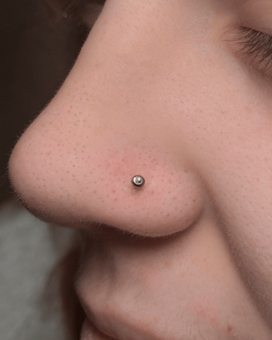 Joyería de titanio para piercing en Lola Tattoo Marbella - joyeria-09